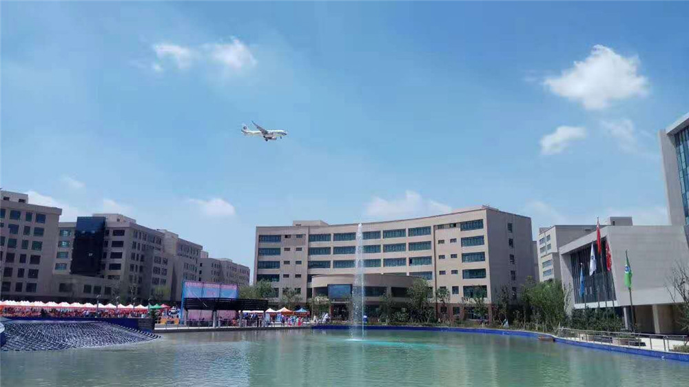 建设文明都会构建协调社会缘聚新区必一运动总部基地万人欢喜颂7月29日盛放纵行