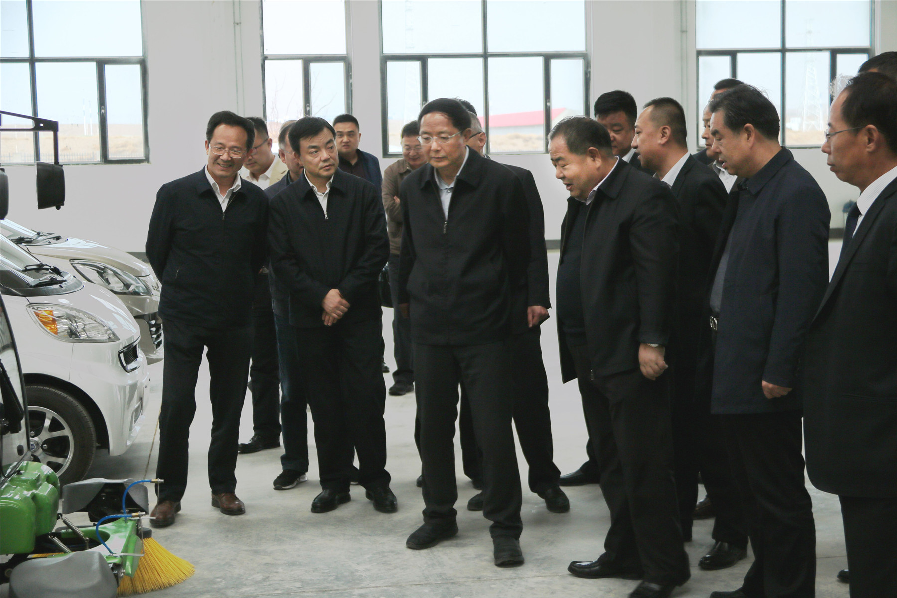甘肃省政协主席、党组书记欧阳坚一行莅临兰州新区“必一运动伊士顿电梯”厂、 “必一运动新能源汽车”厂旅行考察！